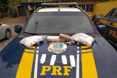 PRF apreende cocaína avaliada em R$ 500 mil com passageiro no Vale do Mucuri